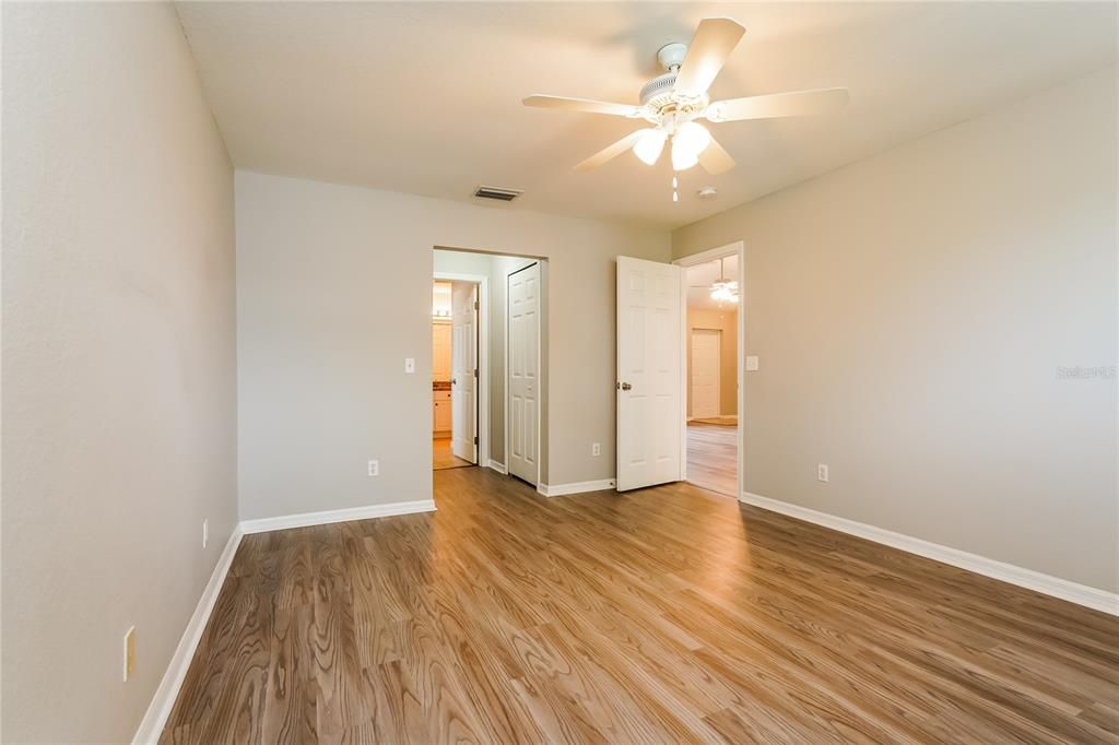 For Rent: $2,320 (4 beds, 2 baths, 1869 Square Feet)