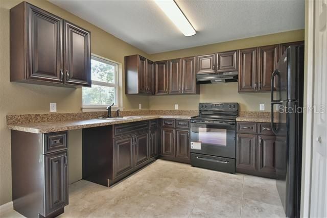 Active With Contract: $239,900 (3 beds, 2 baths, 1331 Square Feet)