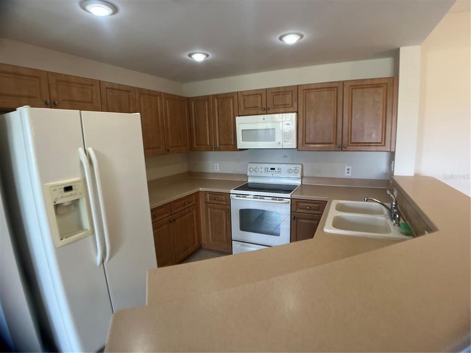 For Sale: $225,000 (2 beds, 2 baths, 1270 Square Feet)