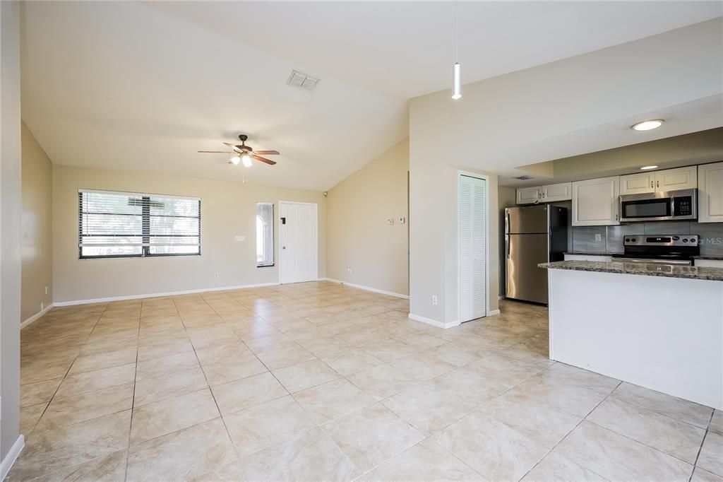 For Rent: $2,078 (3 beds, 2 baths, 1334 Square Feet)