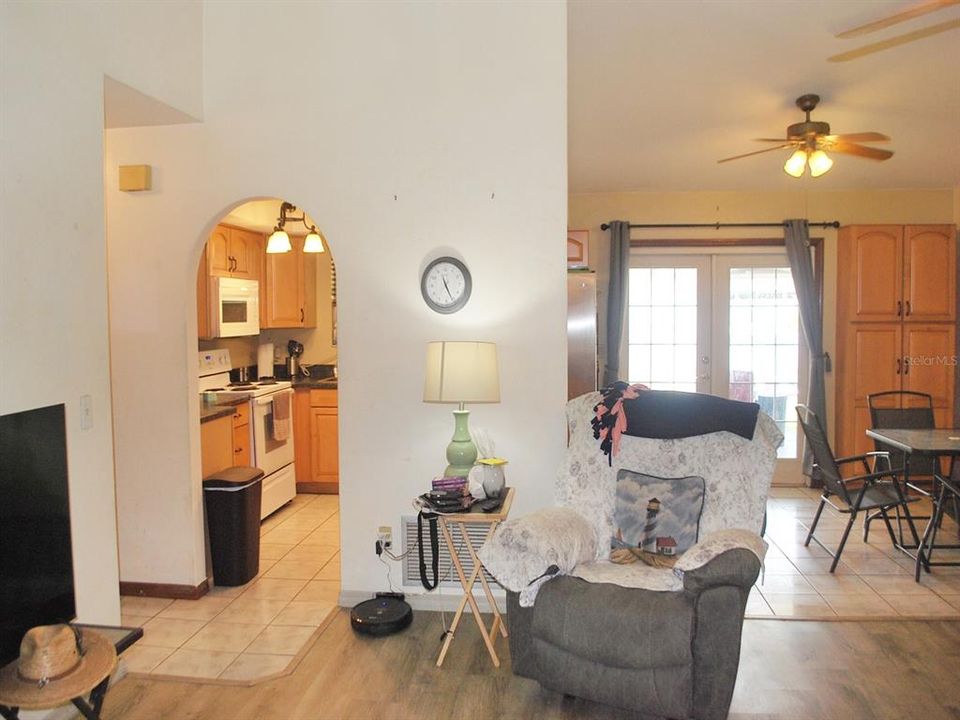 For Sale: $289,900 (3 beds, 2 baths, 1255 Square Feet)