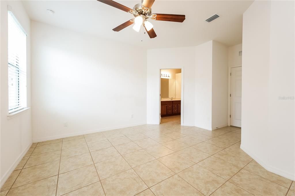 For Rent: $2,265 (4 beds, 2 baths, 1853 Square Feet)