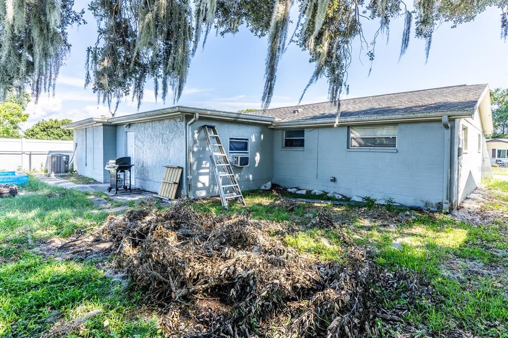 Active With Contract: $210,000 (3 beds, 2 baths, 1337 Square Feet)