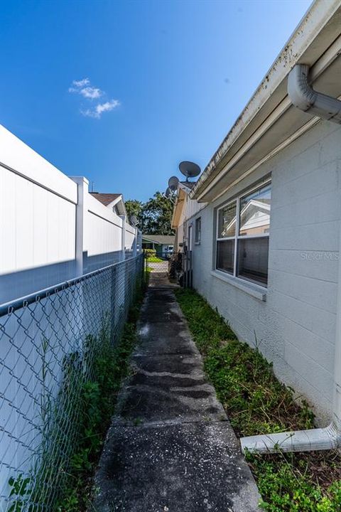 Active With Contract: $210,000 (3 beds, 2 baths, 1337 Square Feet)