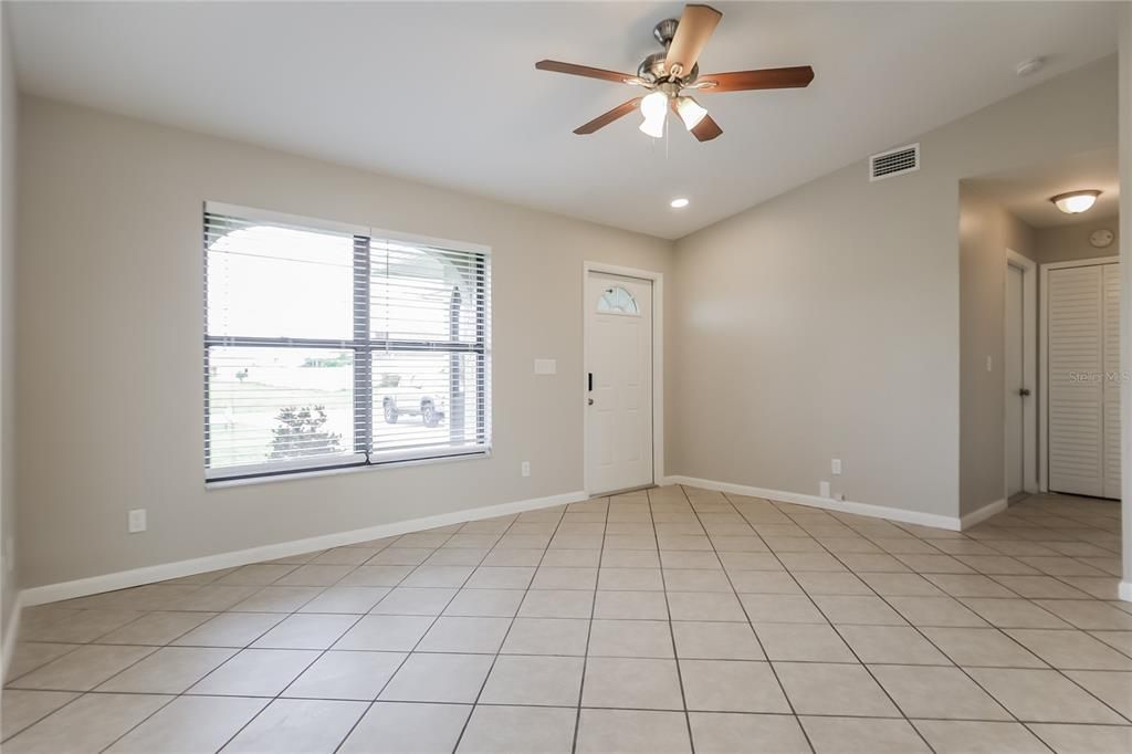 For Rent: $1,995 (3 beds, 2 baths, 1103 Square Feet)