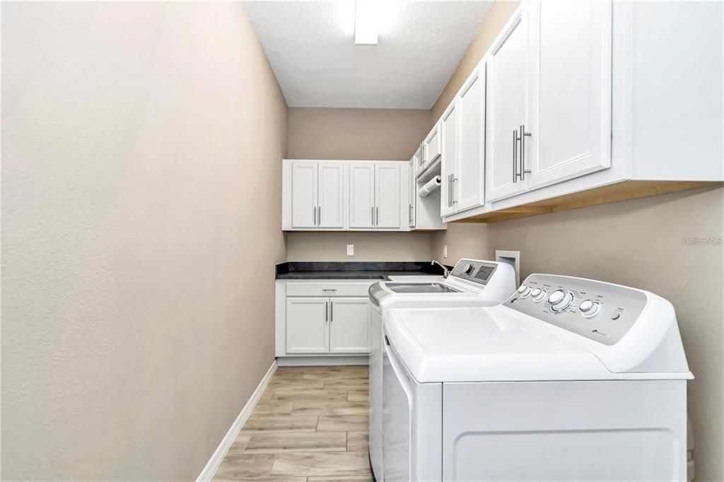 For Rent: $2,400 (2 beds, 2 baths, 1670 Square Feet)