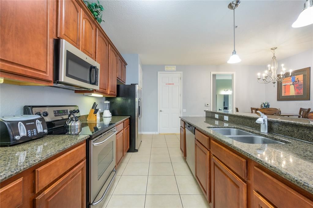 For Rent: $2,700 (2 beds, 2 baths, 1823 Square Feet)