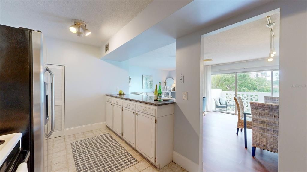 Active With Contract: $409,000 (2 beds, 2 baths, 1104 Square Feet)