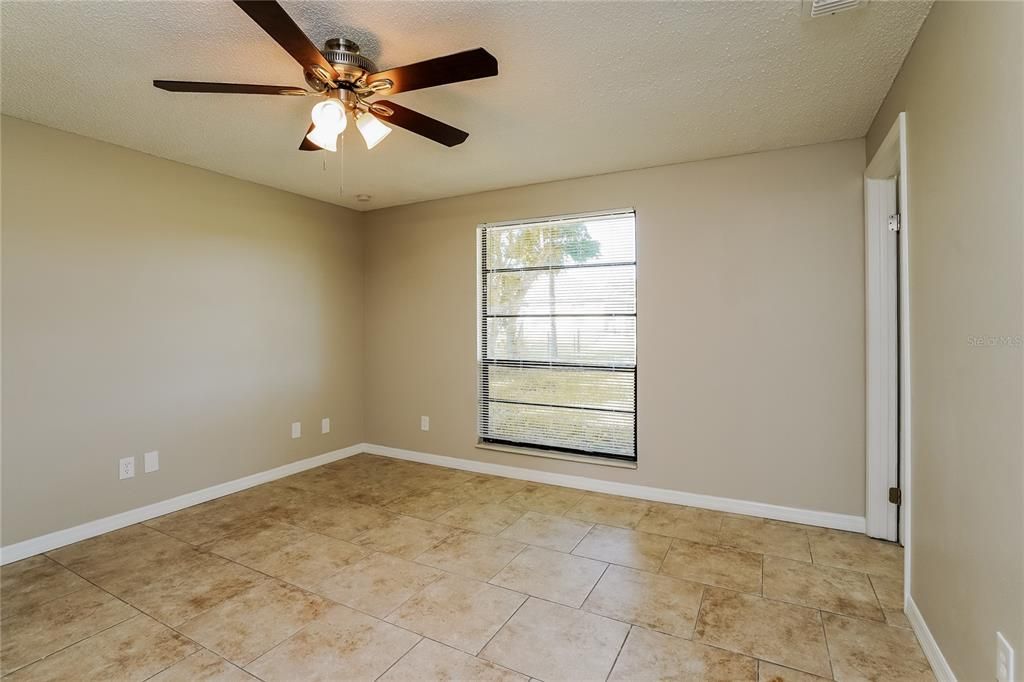 For Rent: $2,370 (3 beds, 2 baths, 1366 Square Feet)