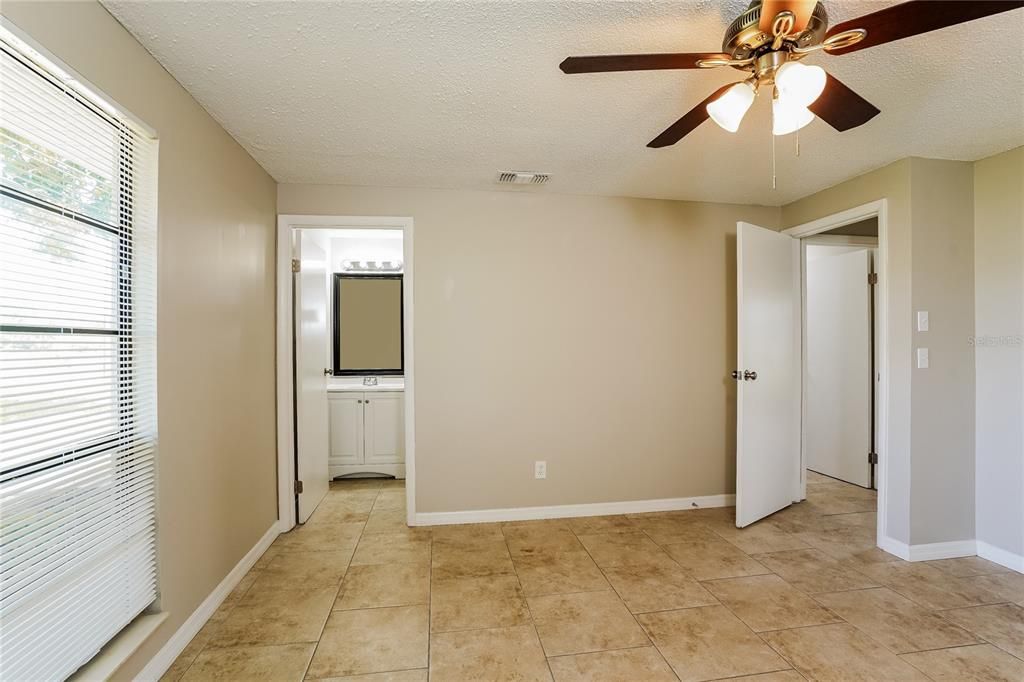 For Rent: $2,370 (3 beds, 2 baths, 1366 Square Feet)