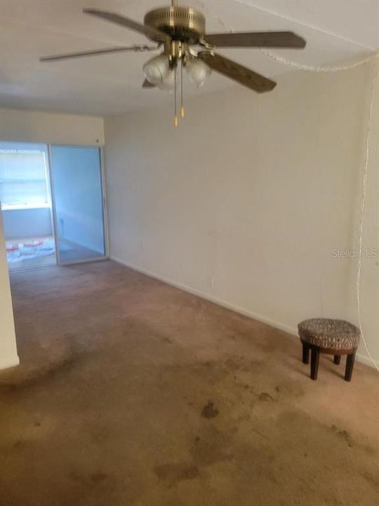 For Sale: $104,500 (1 beds, 1 baths, 588 Square Feet)