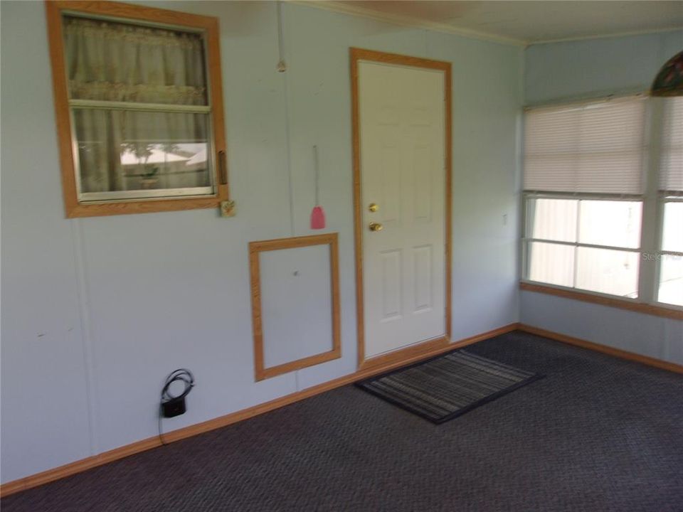 door from florida room into the kitchen