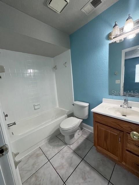 For Sale: $225,000 (2 beds, 2 baths, 856 Square Feet)