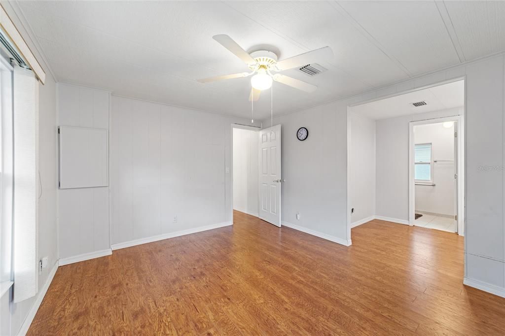 For Sale: $174,000 (2 beds, 2 baths, 1056 Square Feet)