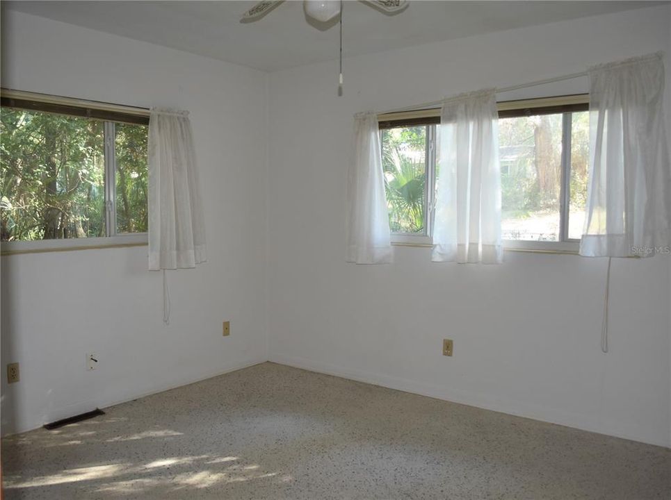 For Rent: $2,400 (3 beds, 2 baths, 1536 Square Feet)