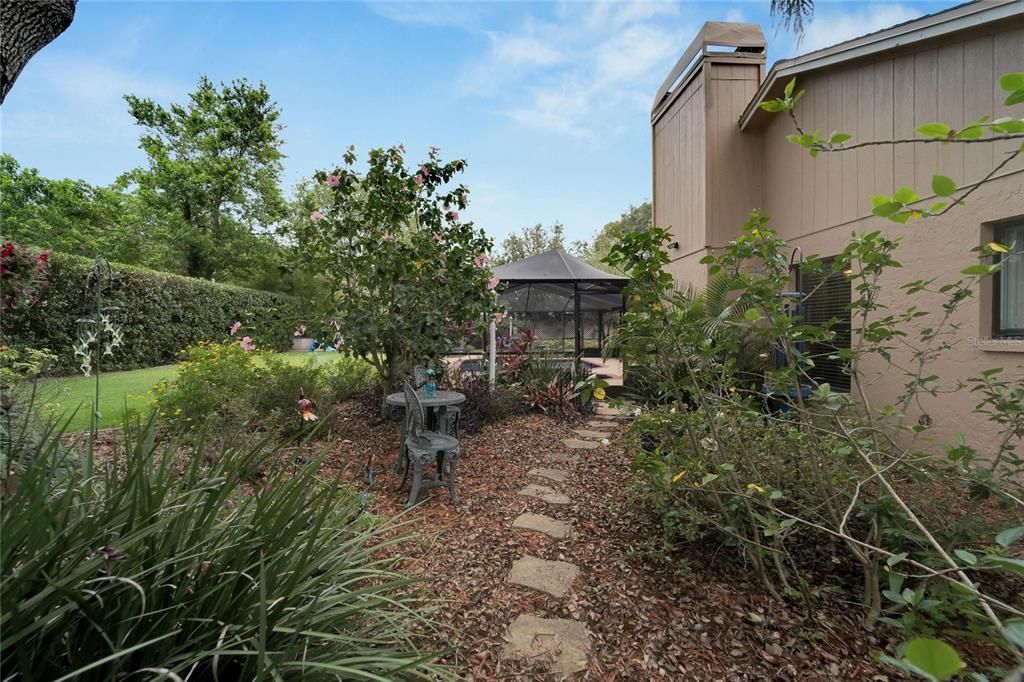 For Sale: $539,900 (4 beds, 2 baths, 2099 Square Feet)