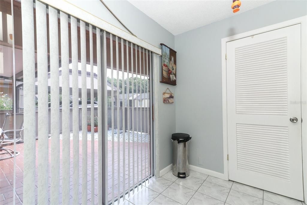 Active With Contract: $225,000 (2 beds, 2 baths, 1230 Square Feet)