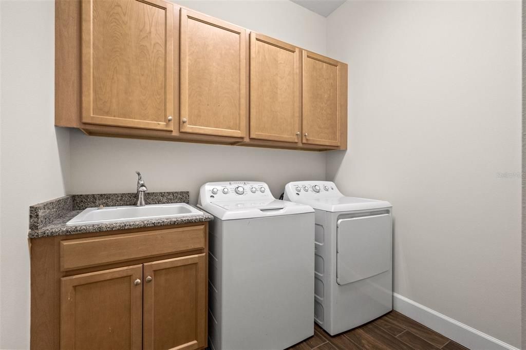 For Sale: $445,000 (2 beds, 2 baths, 2116 Square Feet)