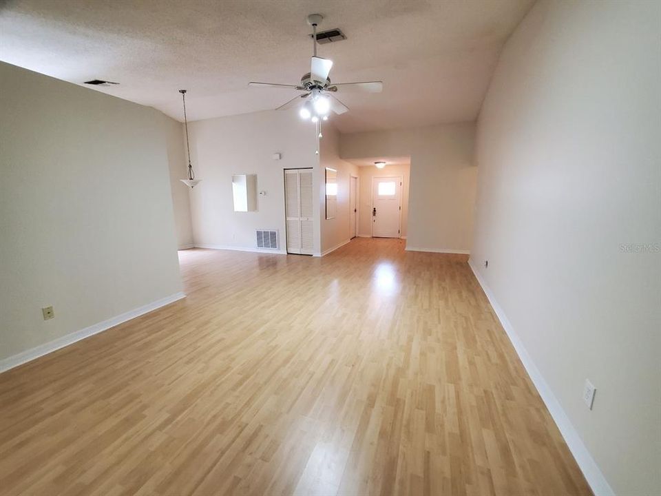 Foyer/ Living Room