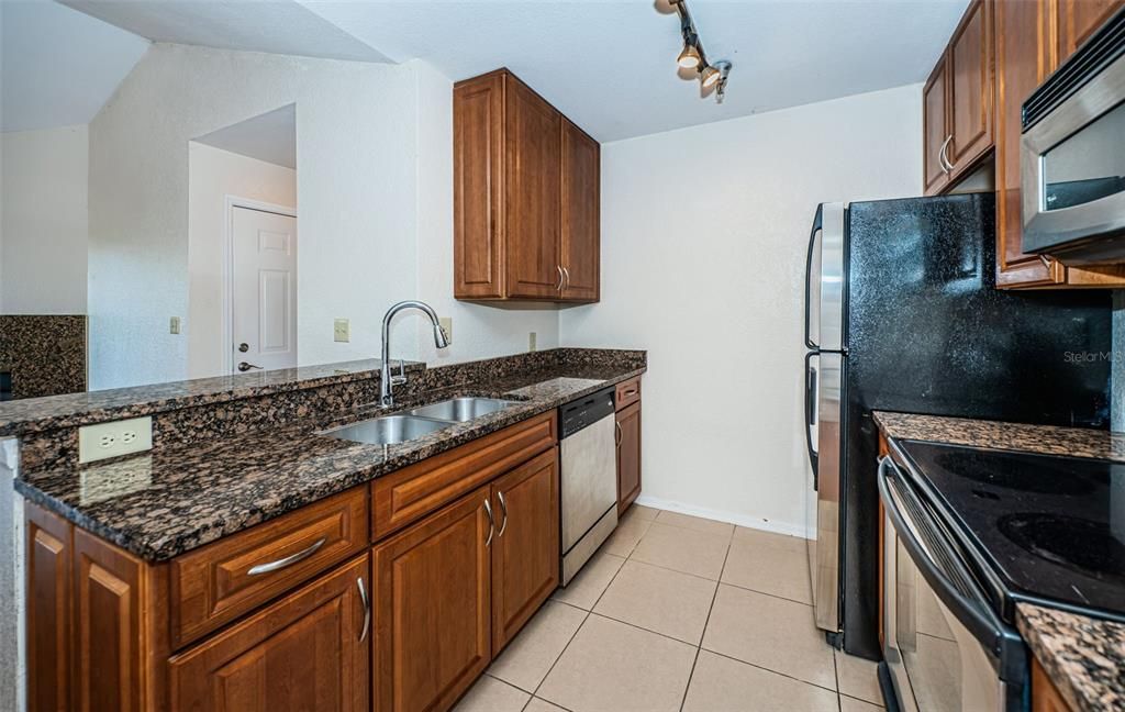 Active With Contract: $140,000 (1 beds, 1 baths, 742 Square Feet)