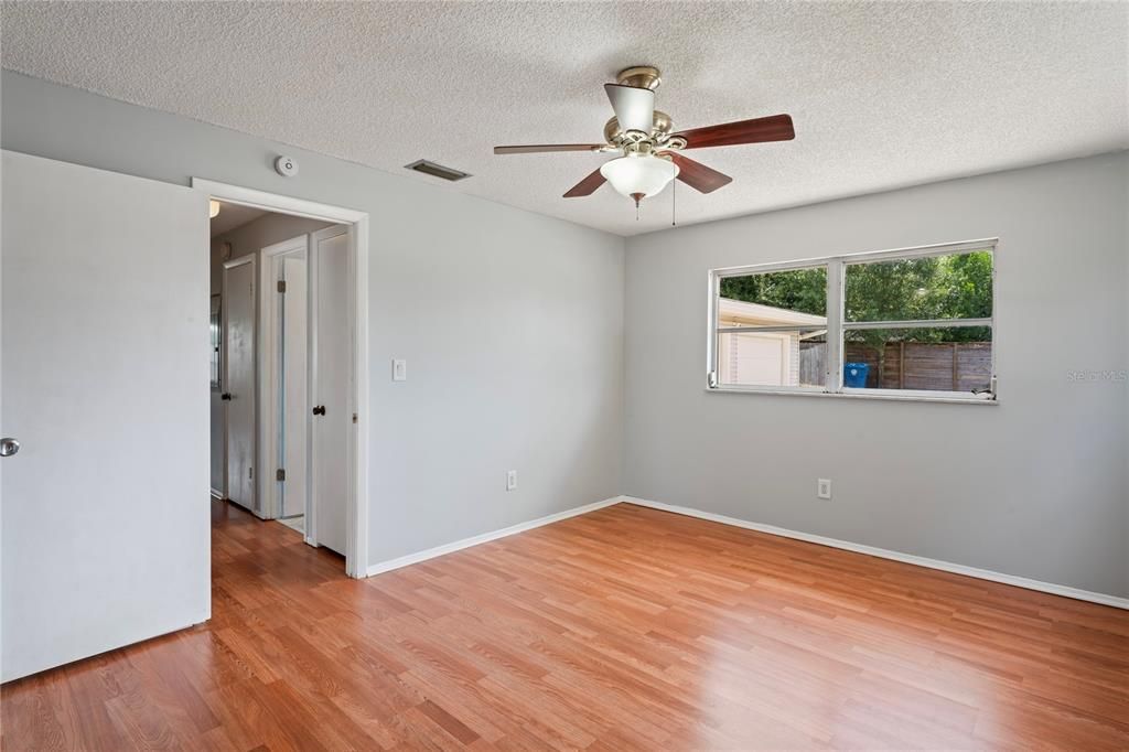 Active With Contract: $229,900 (2 beds, 2 baths, 1128 Square Feet)