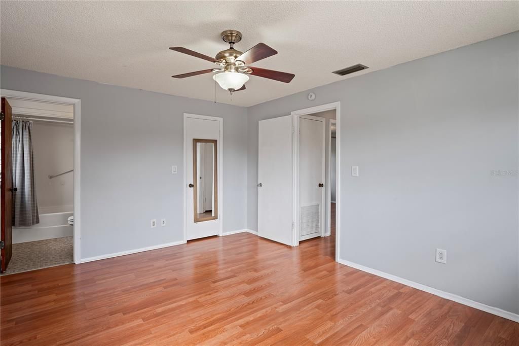 Active With Contract: $229,900 (2 beds, 2 baths, 1128 Square Feet)