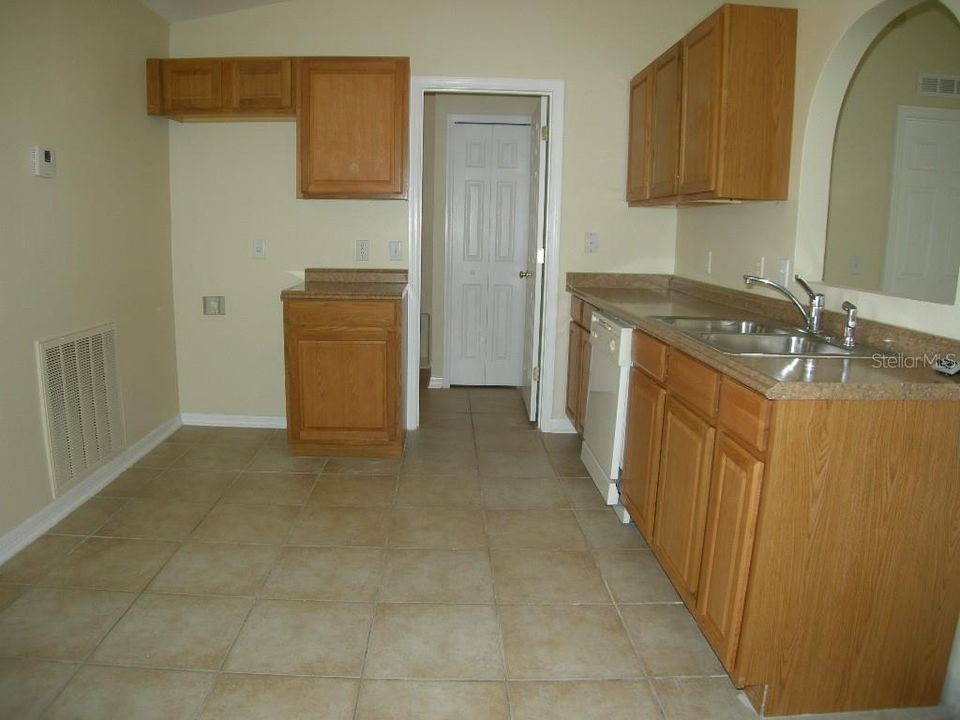 For Rent: $1,995 (3 beds, 2 baths, 1264 Square Feet)