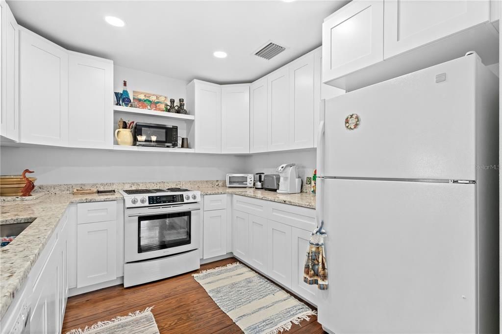 Active With Contract: $442,500 (2 beds, 2 baths, 1167 Square Feet)