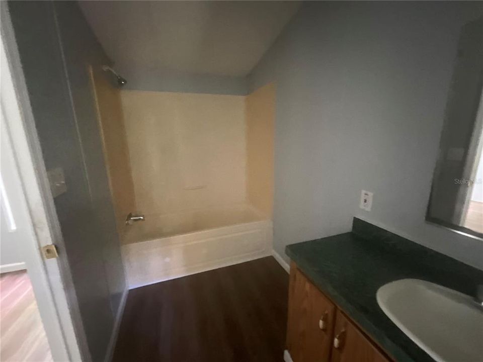 For Sale: $142,500 (2 beds, 2 baths, 938 Square Feet)