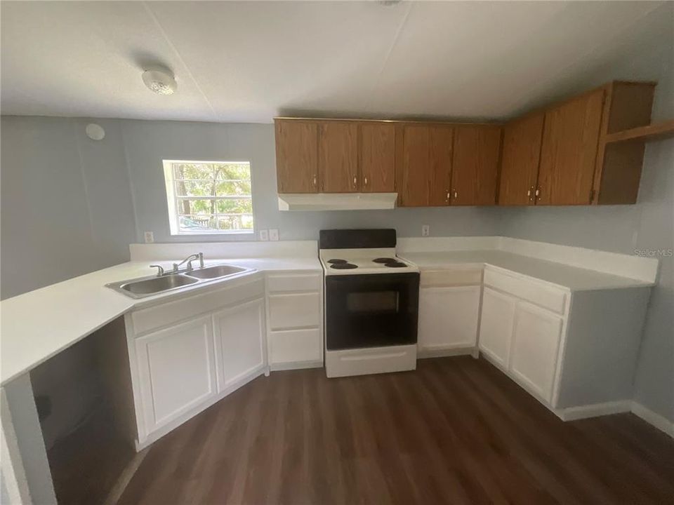 For Sale: $142,500 (2 beds, 2 baths, 938 Square Feet)