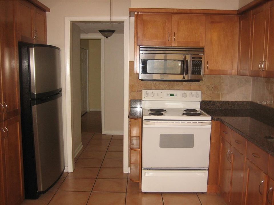 For Rent: $2,500 (2 beds, 2 baths, 825 Square Feet)