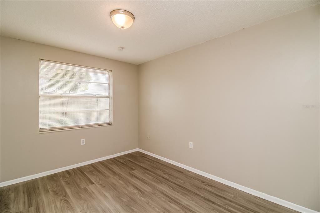 For Rent: $2,200 (3 beds, 1 baths, 961 Square Feet)