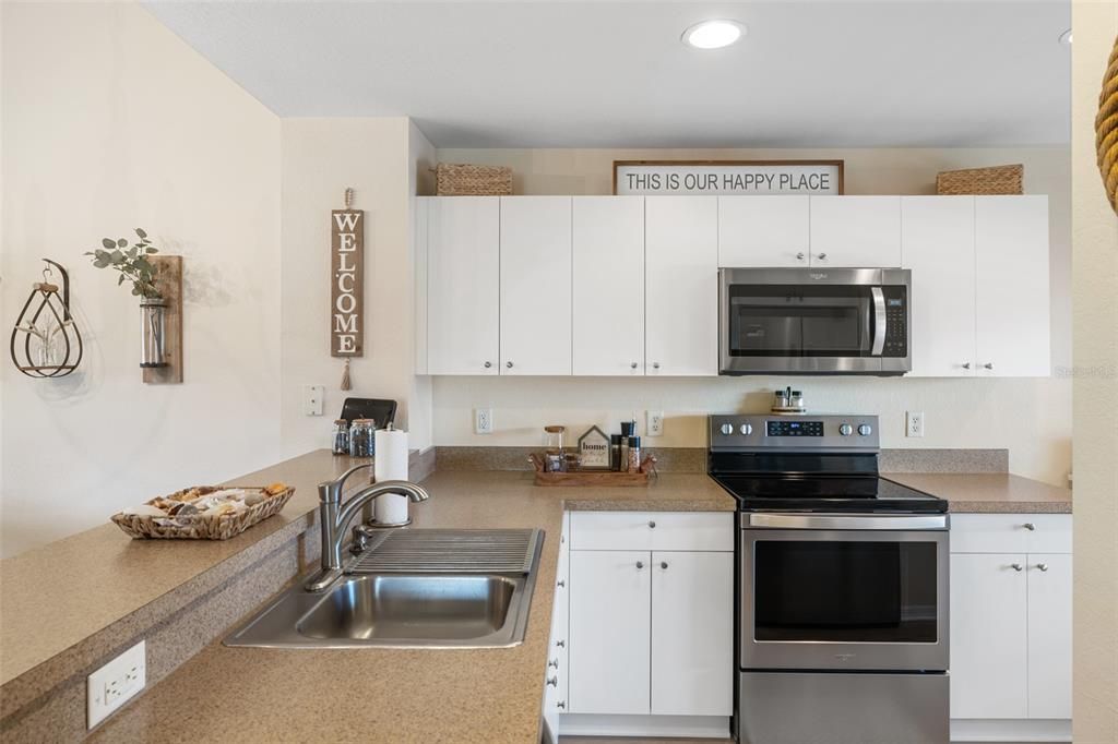 For Sale: $275,000 (2 beds, 2 baths, 1168 Square Feet)