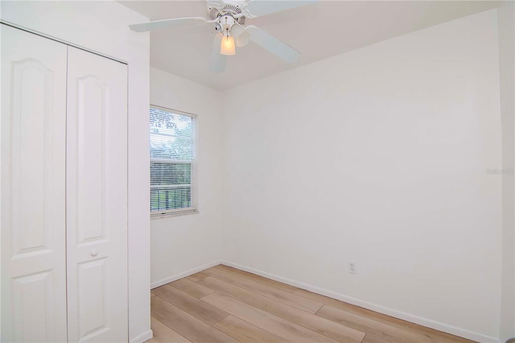 Active With Contract: $1,350 (2 beds, 1 baths, 864 Square Feet)