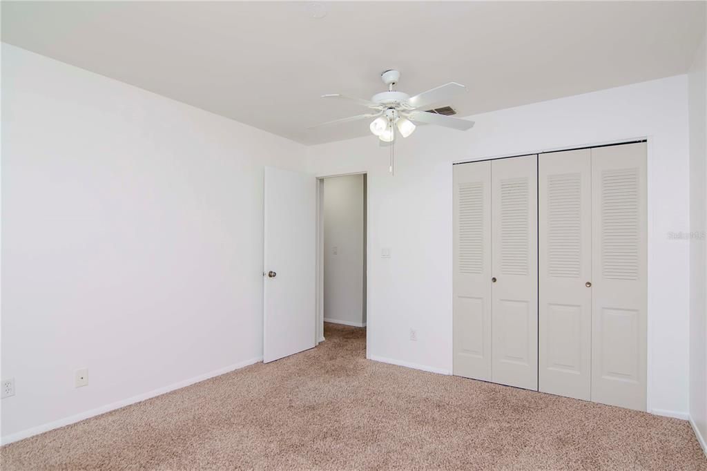 Active With Contract: $1,350 (2 beds, 1 baths, 864 Square Feet)