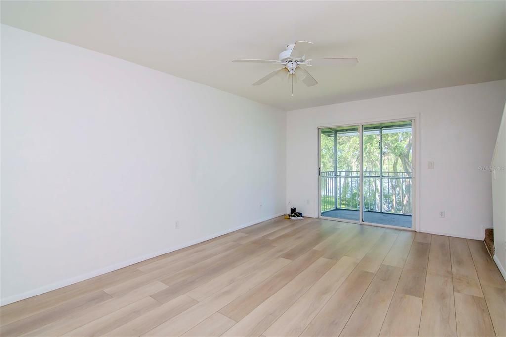 Active With Contract: $1,350 (2 beds, 1 baths, 864 Square Feet)