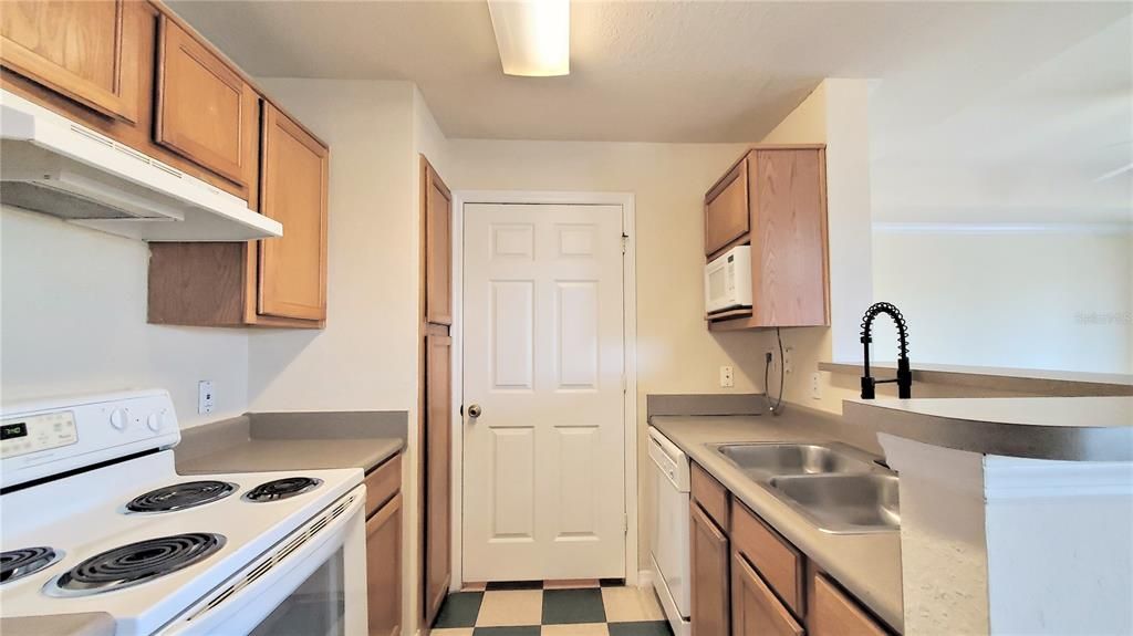 For Rent: $1,264 (1 beds, 1 baths, 768 Square Feet)