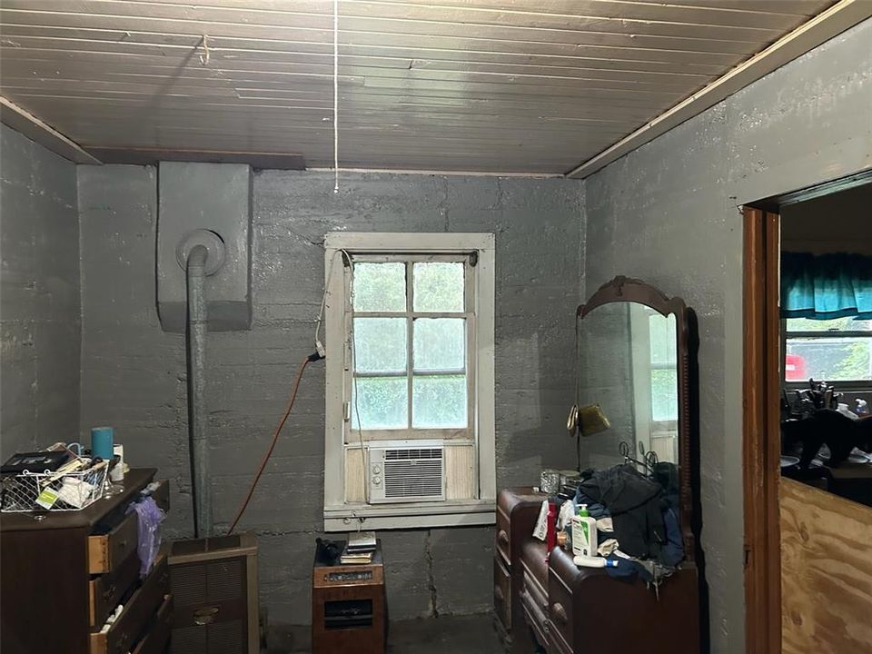 For Sale: $35,000 (3 beds, 2 baths, 1062 Square Feet)