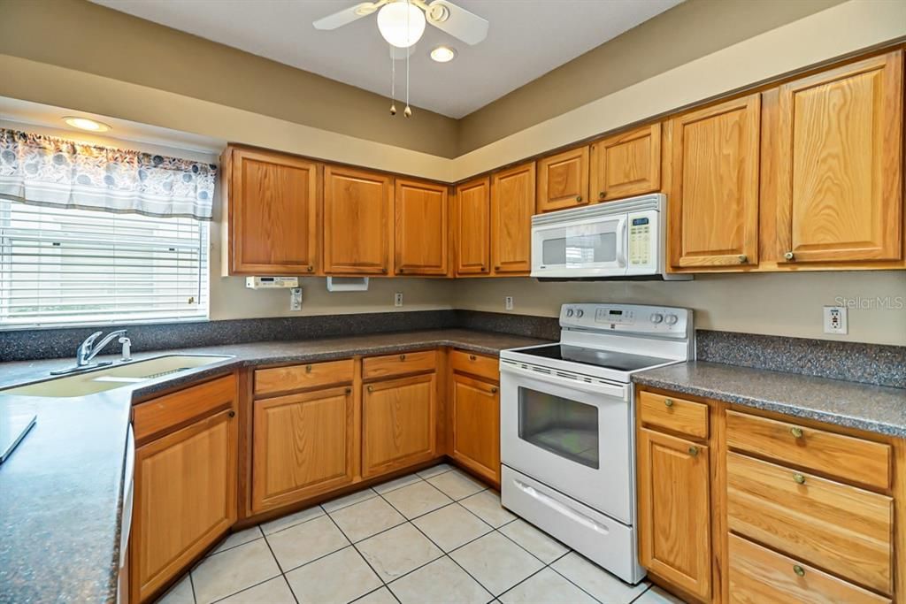 For Sale: $329,900 (2 beds, 2 baths, 2014 Square Feet)