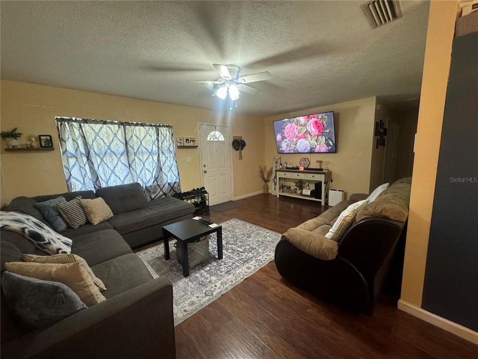 For Sale: $259,000 (4 beds, 1 baths, 1248 Square Feet)