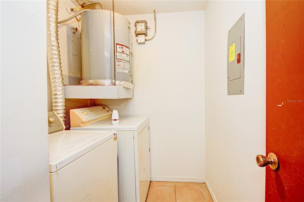 For Sale: $180,000 (2 beds, 2 baths, 1038 Square Feet)