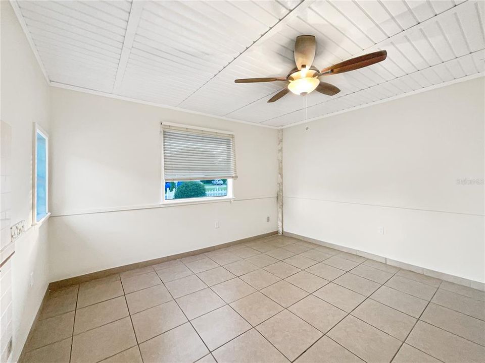 Active With Contract: $236,000 (3 beds, 1 baths, 1308 Square Feet)