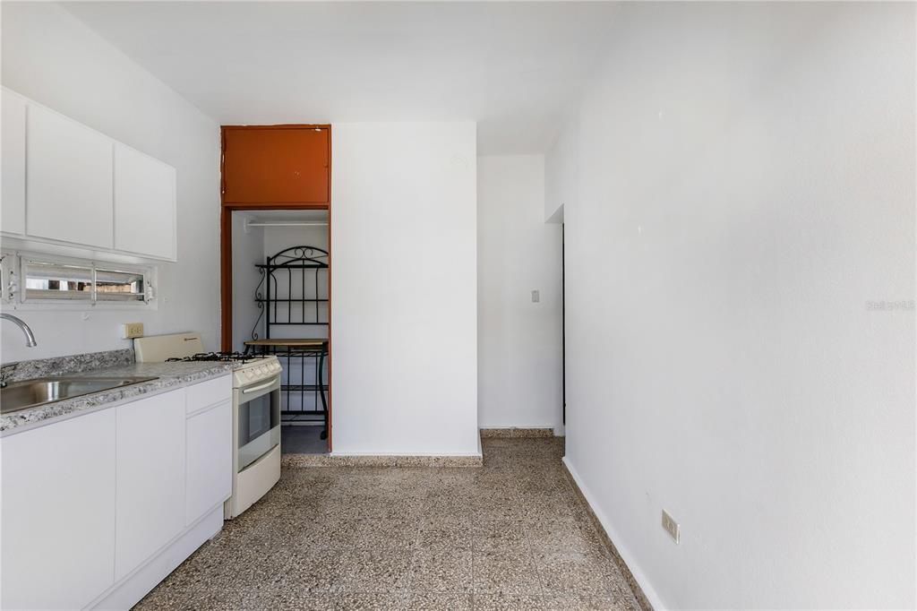 En Venta: $179,000 (4 camas, 0 baños, 1232 Pies cuadrados)