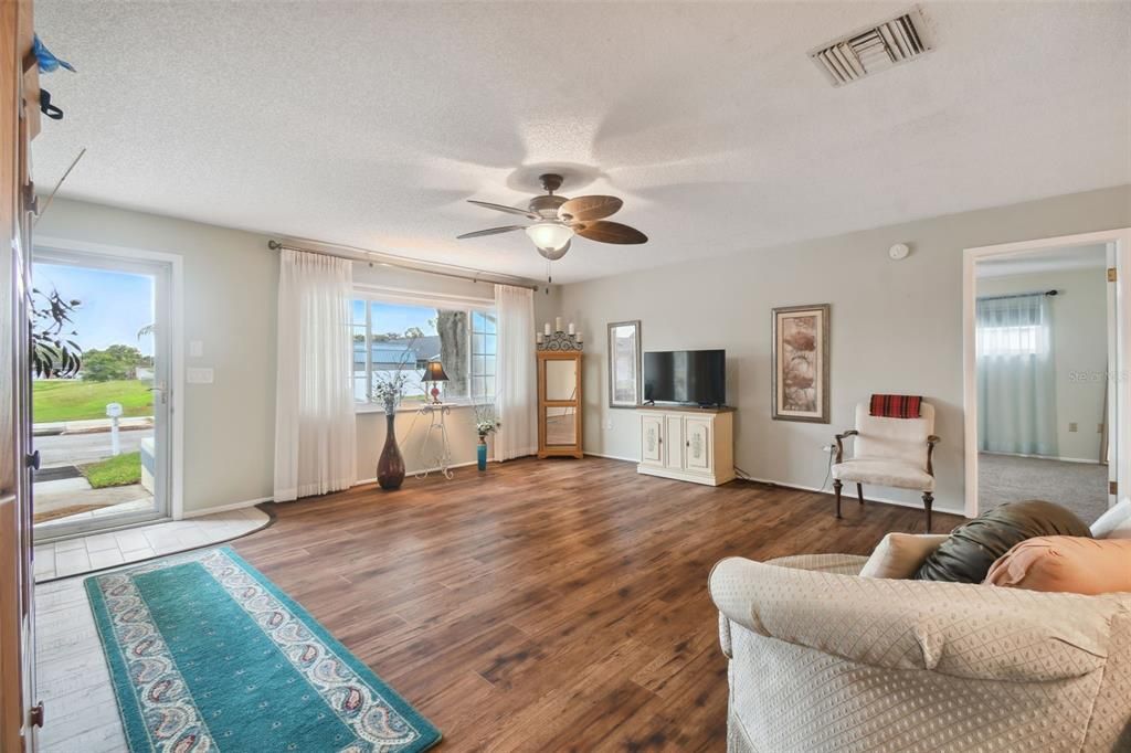 Active With Contract: $350,000 (4 beds, 2 baths, 1758 Square Feet)