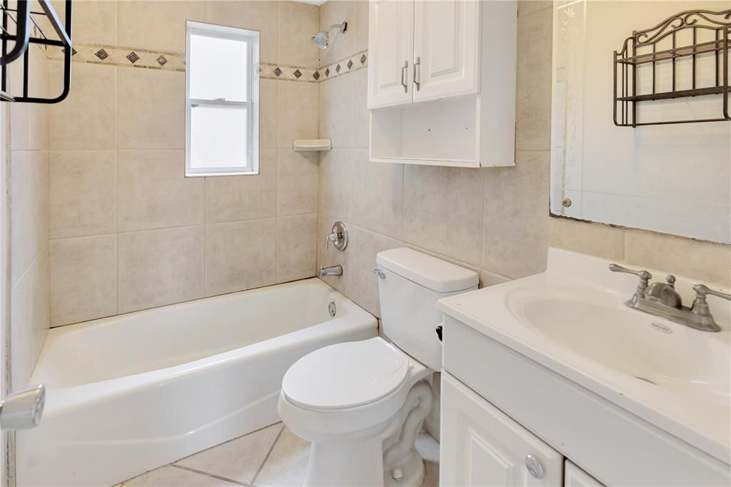 Active With Contract: $1,550 (2 beds, 1 baths, 725 Square Feet)