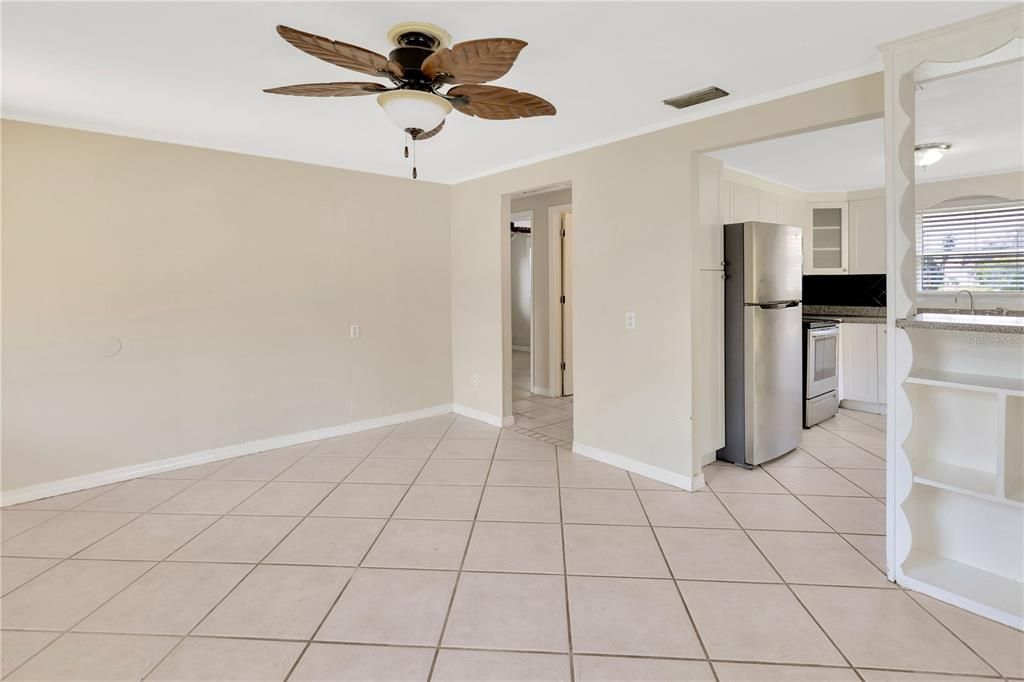 Active With Contract: $1,550 (2 beds, 1 baths, 725 Square Feet)