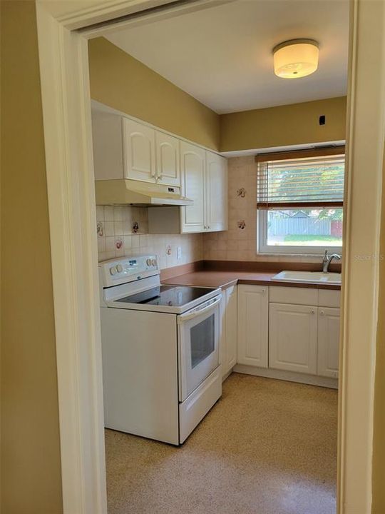 Active With Contract: $360,000 (2 beds, 1 baths, 1092 Square Feet)