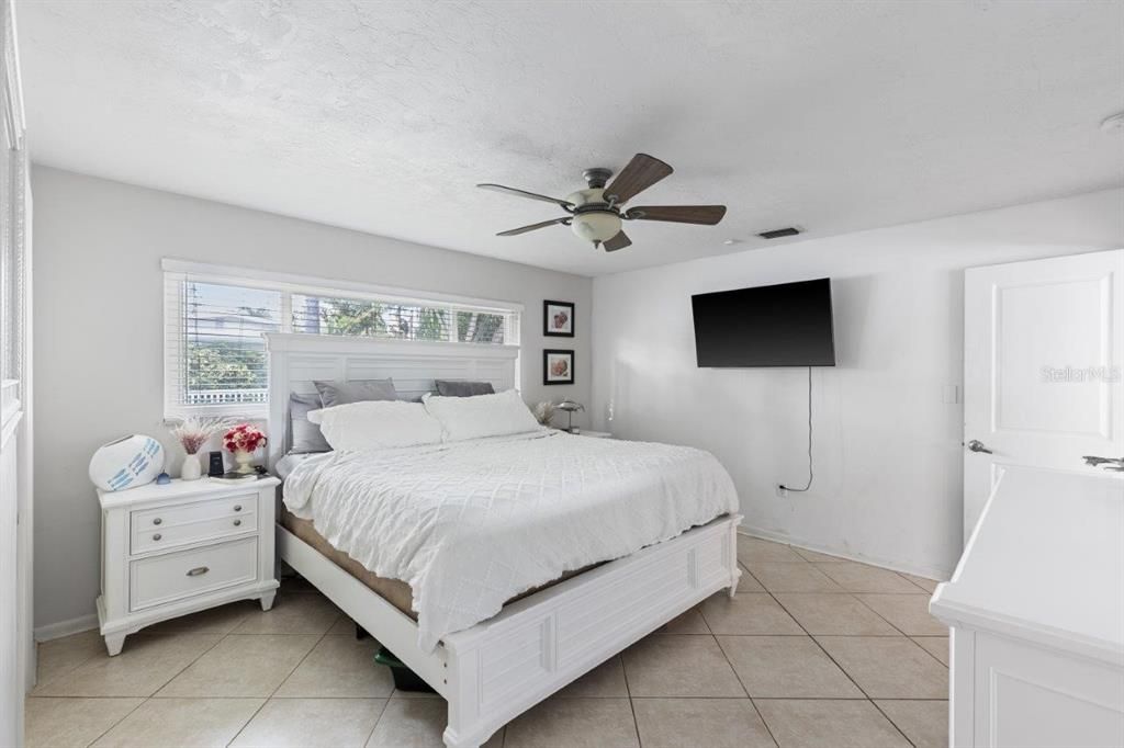 Owners suite featuring a walk-in closet, and ensuite bathroom.