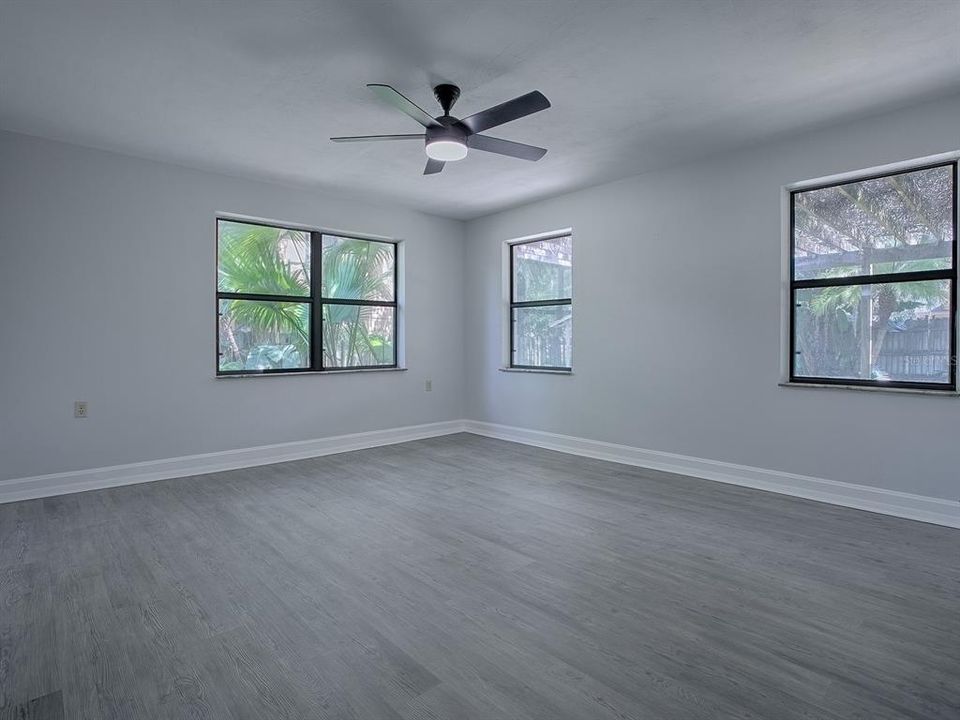 Active With Contract: $295,000 (3 beds, 2 baths, 1878 Square Feet)