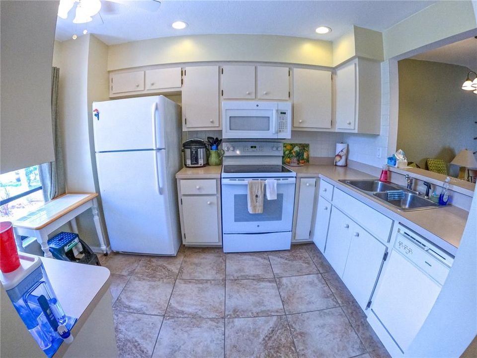 For Rent: $2,500 (2 beds, 2 baths, 1044 Square Feet)